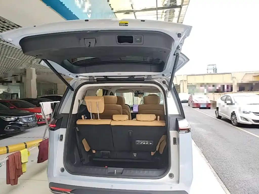 GAC Motor Trumpchi E8 PHEV — миниатюра 18