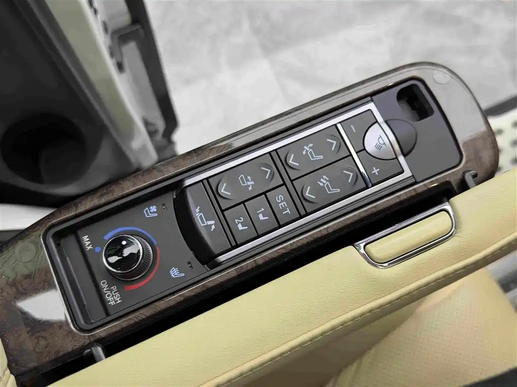 Toyota Vellfire — миниатюра 14