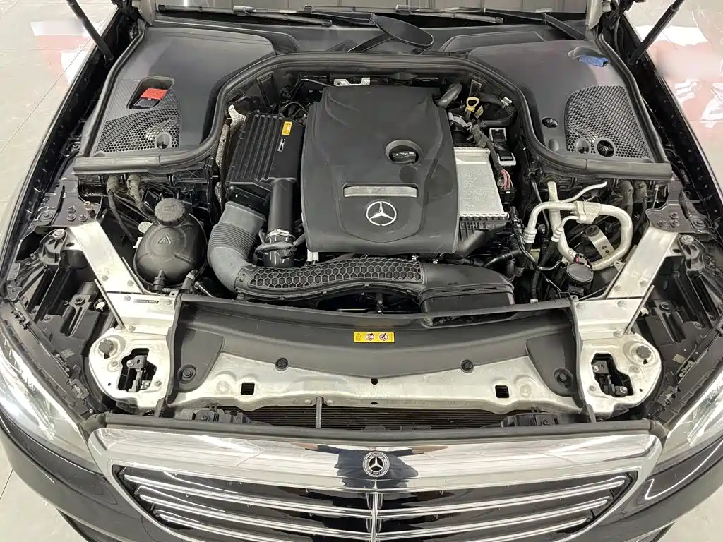 Mercedes-Benz E-Class — миниатюра 19