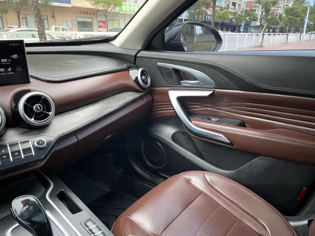 WEI PAI WEI BRAND VV7