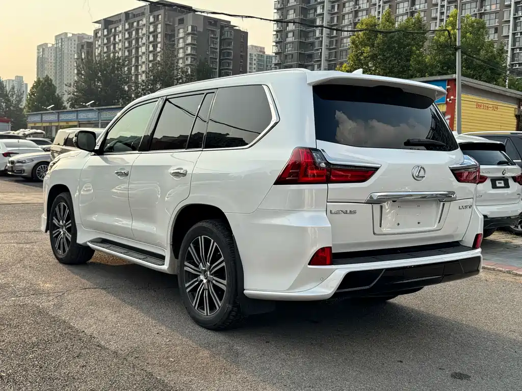 Lexus LX — миниатюра 14