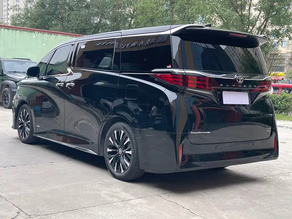 Toyota Alphard — миниатюра 6