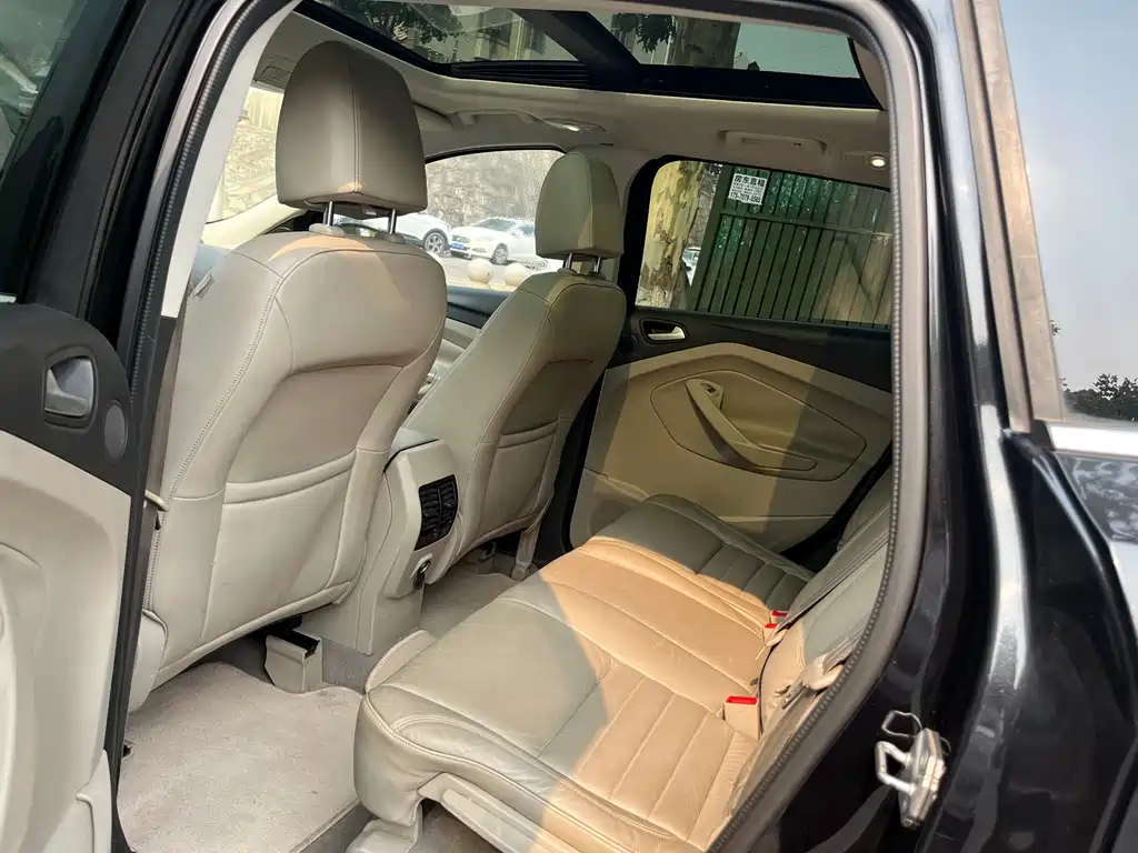 Ford Kuga — миниатюра 8