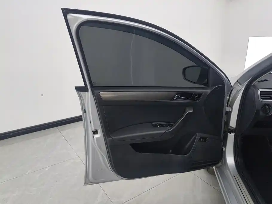 Volkswagen Santana — миниатюра 7
