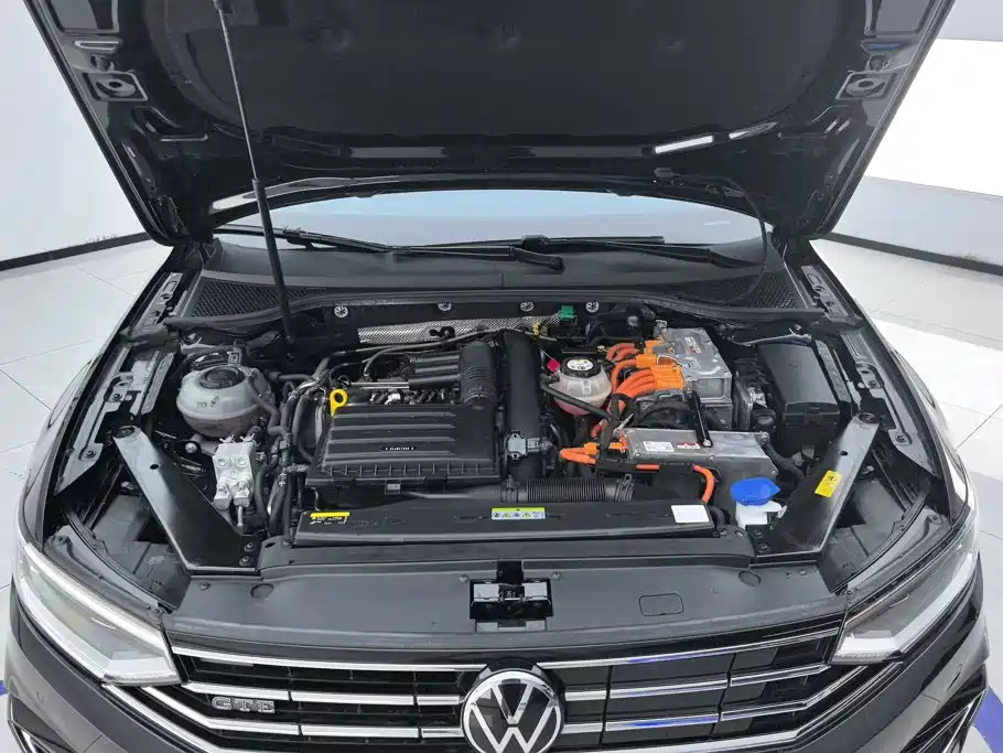 Volkswagen Magotan PHEV — миниатюра 10