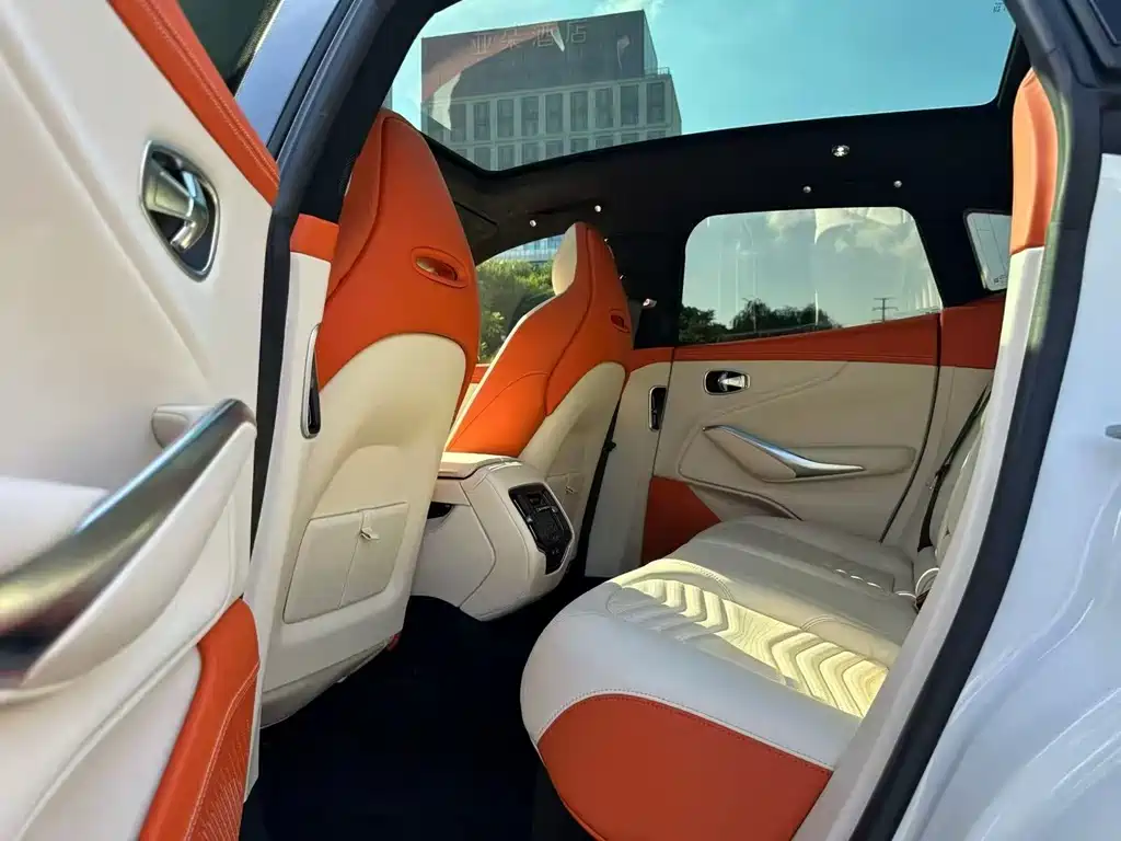 Aston Martin DBX 2020 4.0T V8