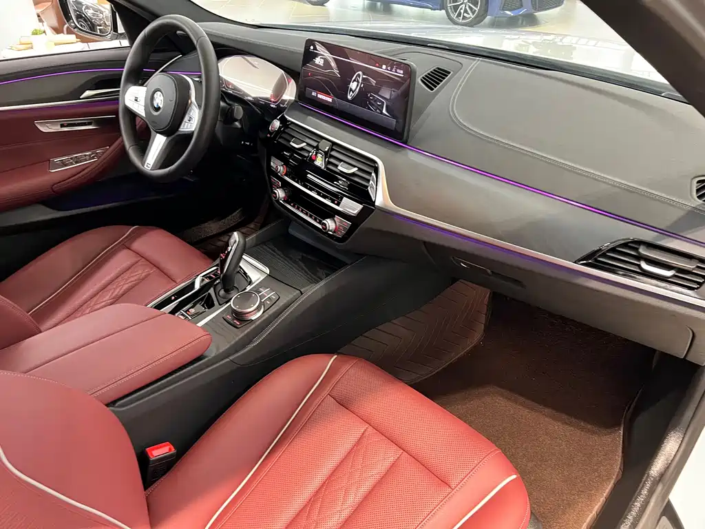 BMW 5 Series — миниатюра 13
