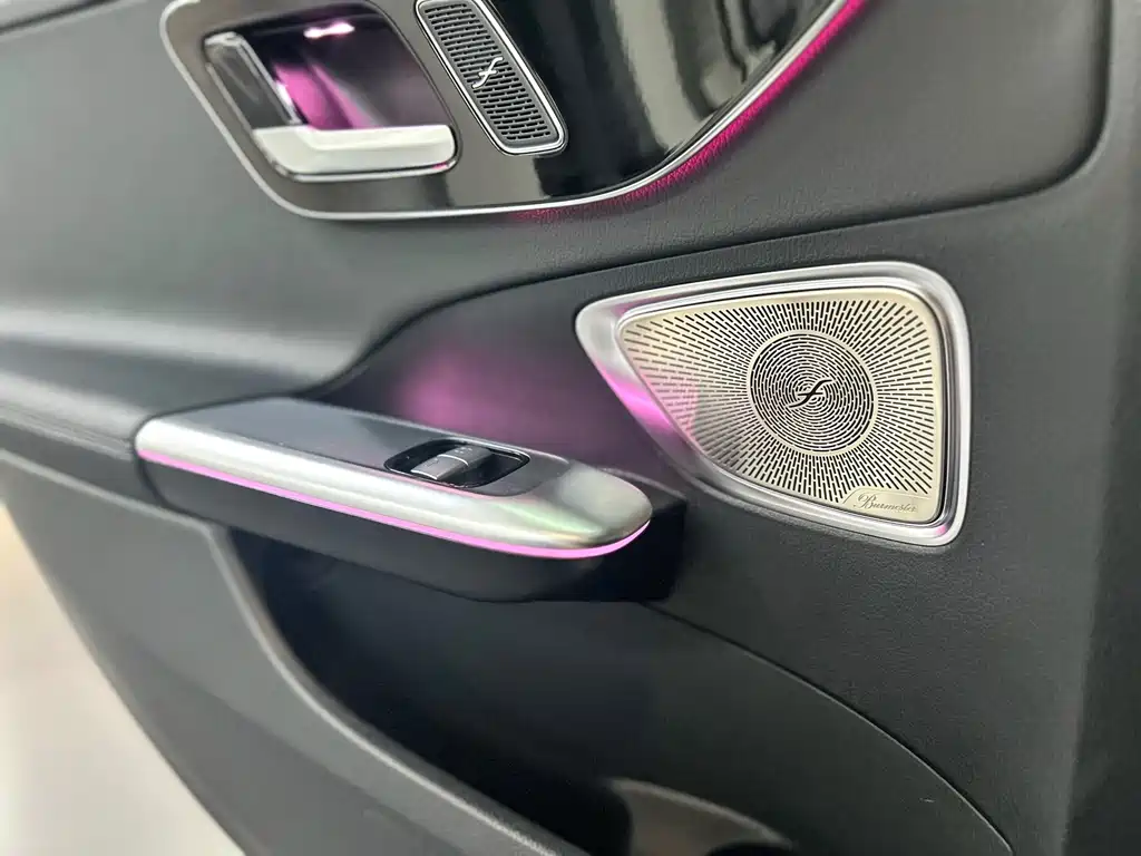 Mercedes-Benz C-Class — миниатюра 13