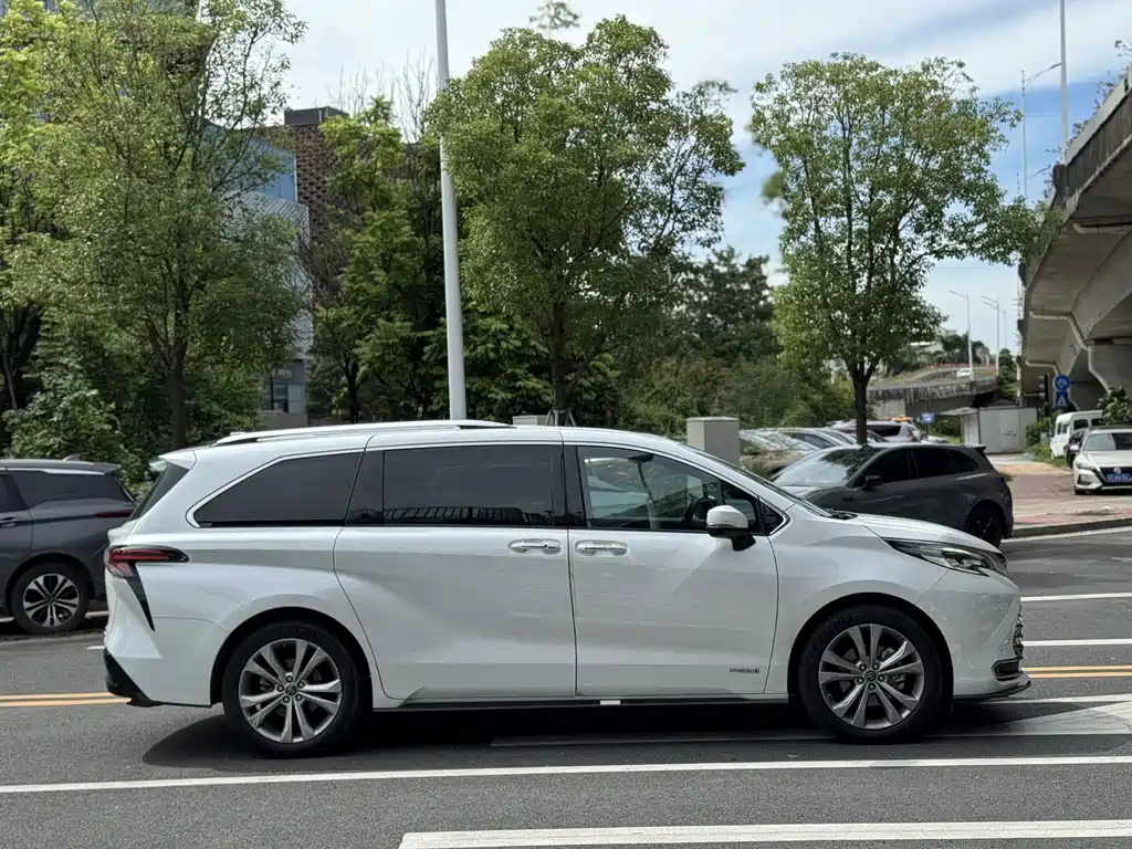 Toyota Sienna 2023 2.5L