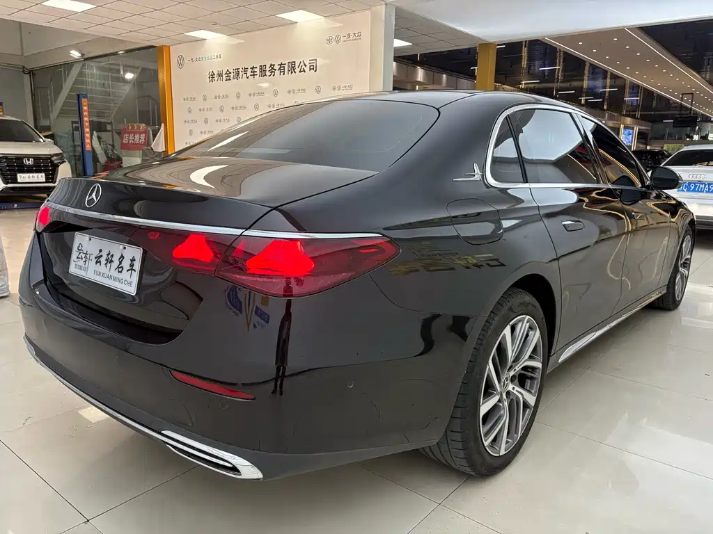 Mercedes-Benz E-Class — миниатюра 7
