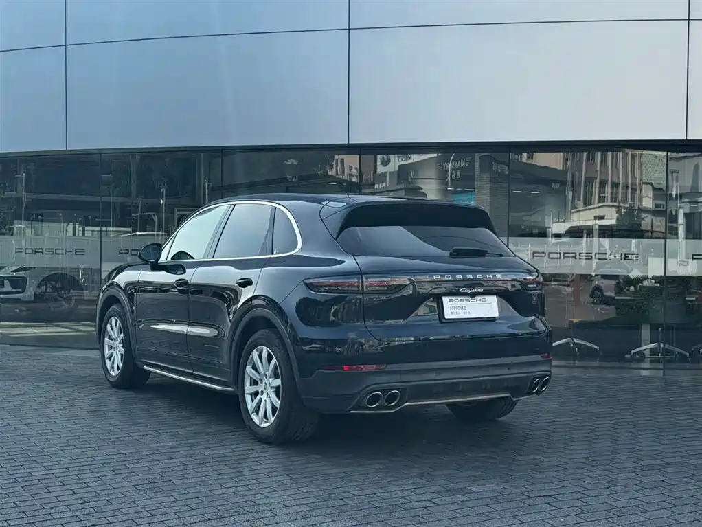Porsche Cayenne — миниатюра 7