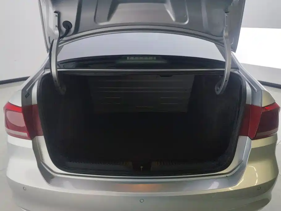Volkswagen Santana — миниатюра 4