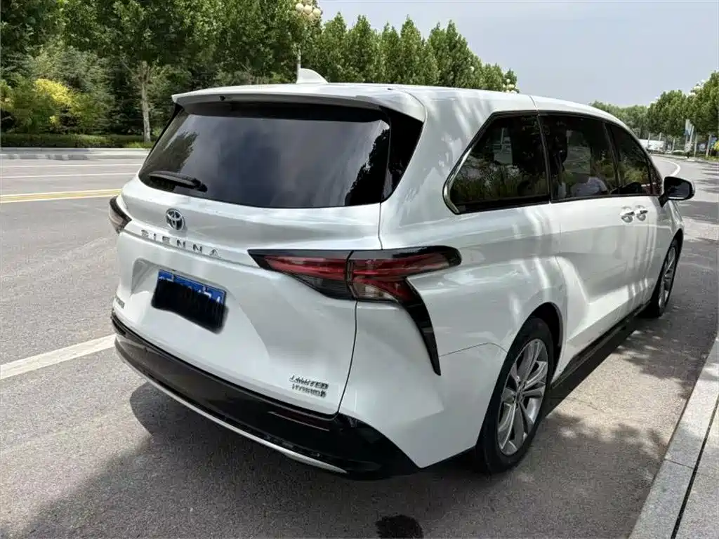 Toyota Sienna 2023 2.5L Luxury