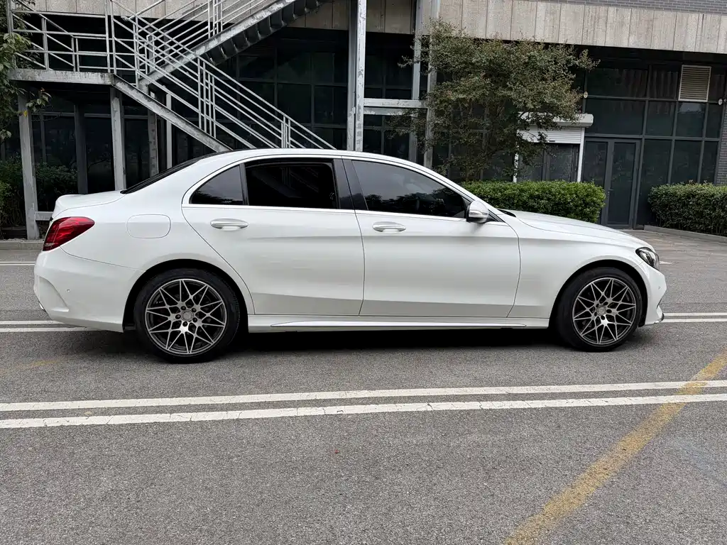 Mercedes-Benz C-Class — миниатюра 8