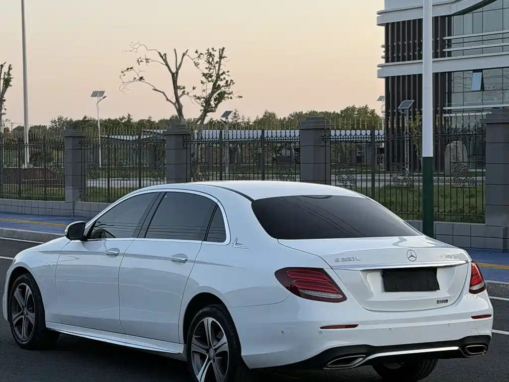 Mercedes-Benz E-Class E 2016 E 200 L Sport