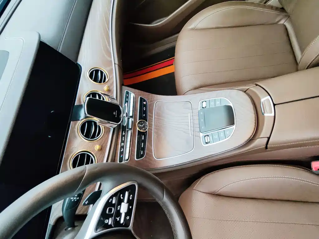 Mercedes-Benz E-Class — миниатюра 8