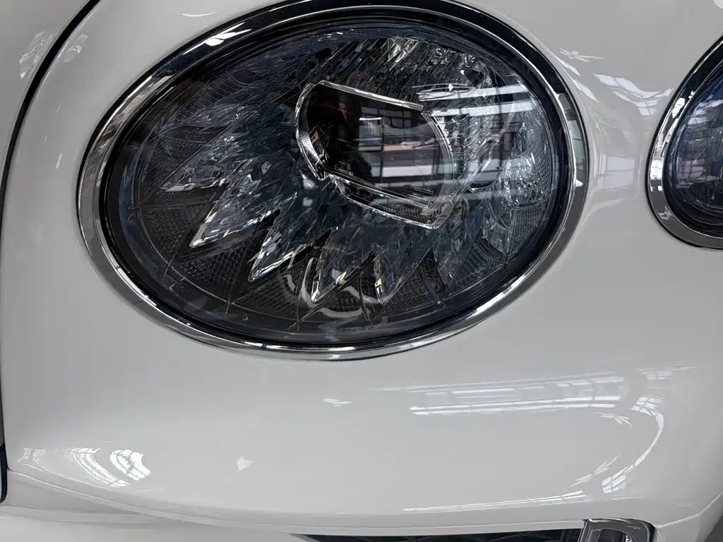 Bentley Flying Spur PHEV — миниатюра 4