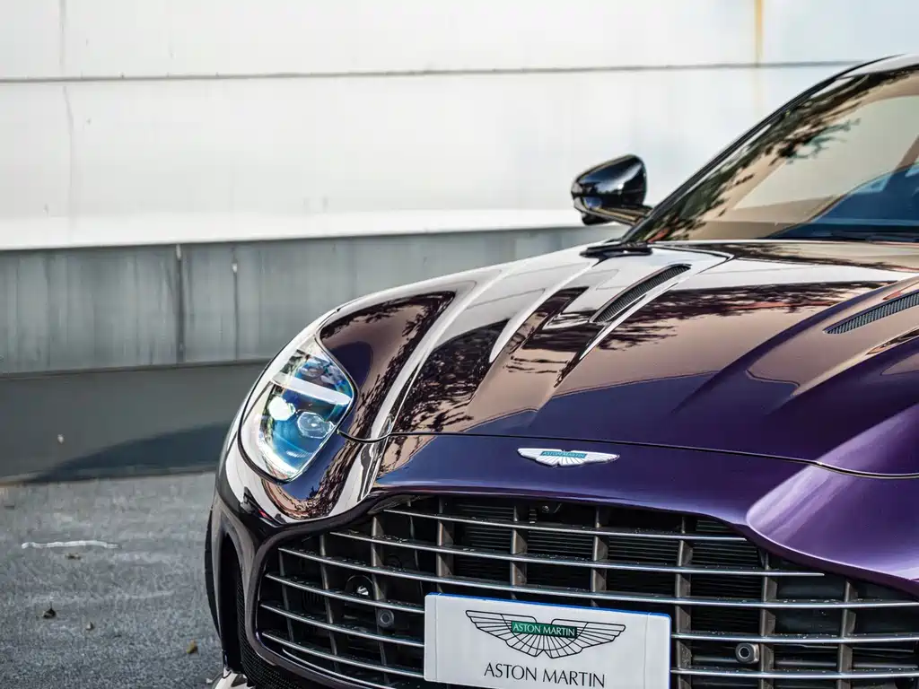 Aston Martin DB12 — миниатюра 2