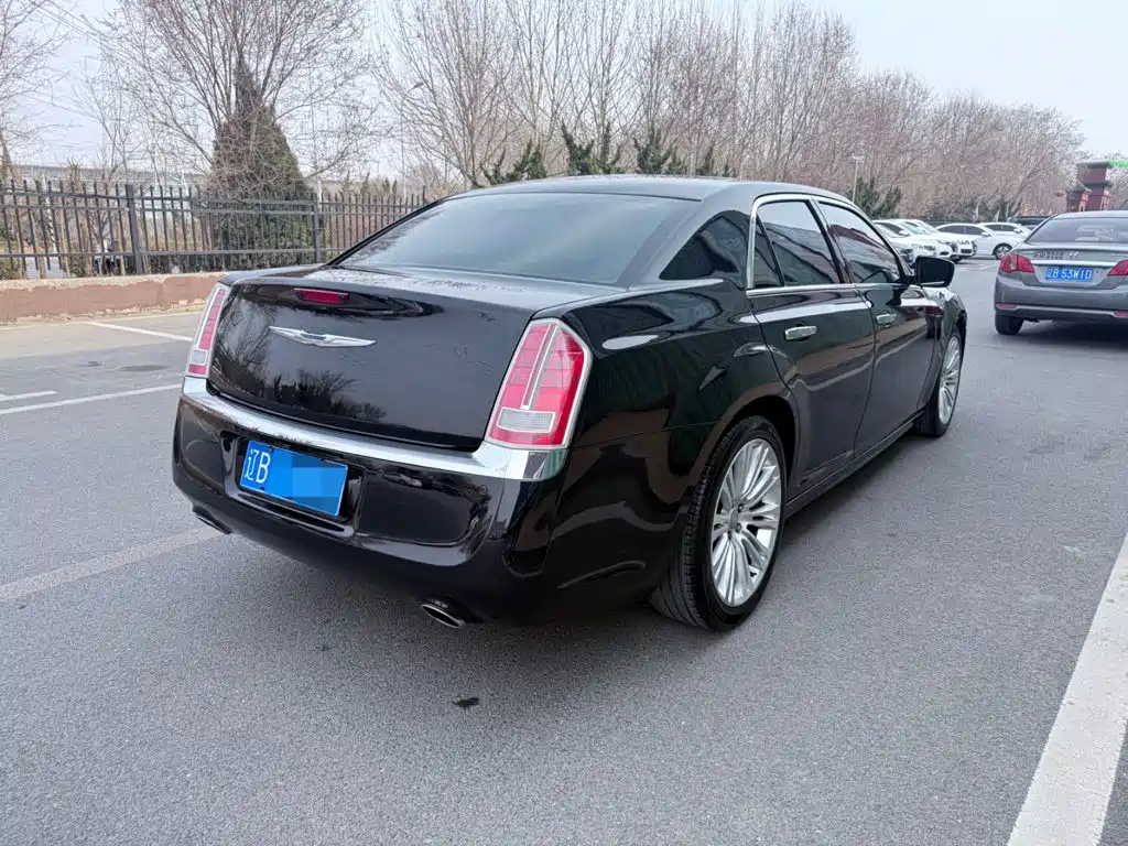 Chrysler 300C — миниатюра 12