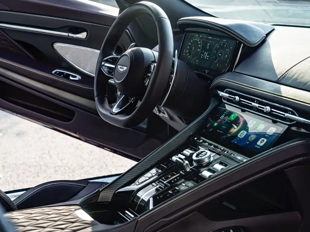 Aston Martin DB12 — миниатюра 6