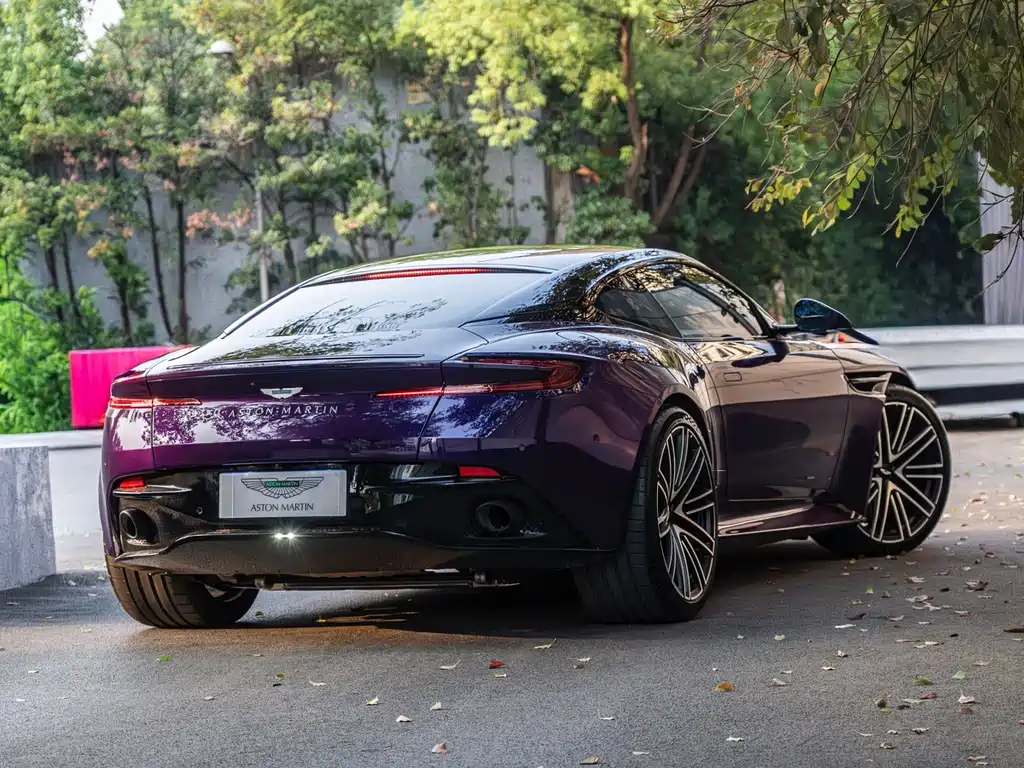Aston Martin DB12 — миниатюра 17