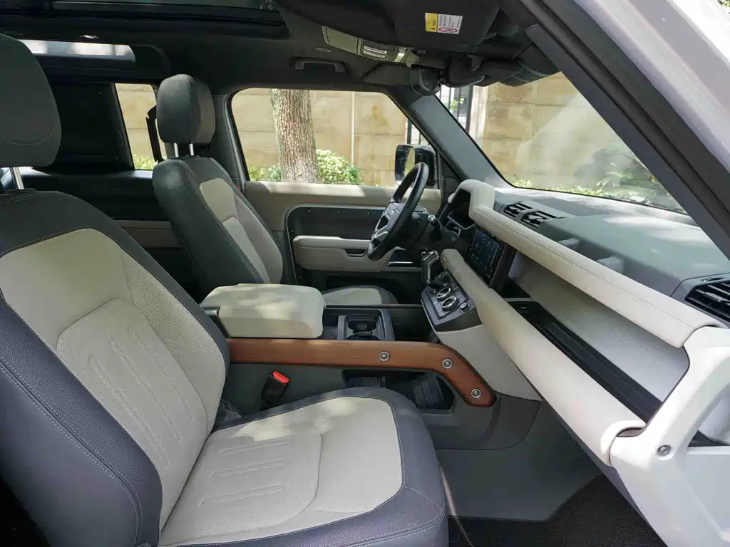 Land Rover Defender — миниатюра 13