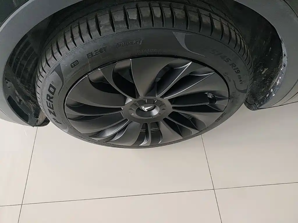Tesla Model Y — миниатюра 23