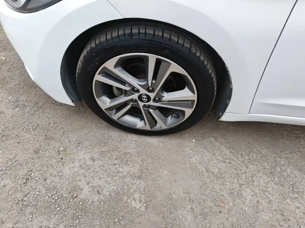 Hyundai Elantra — миниатюра 23