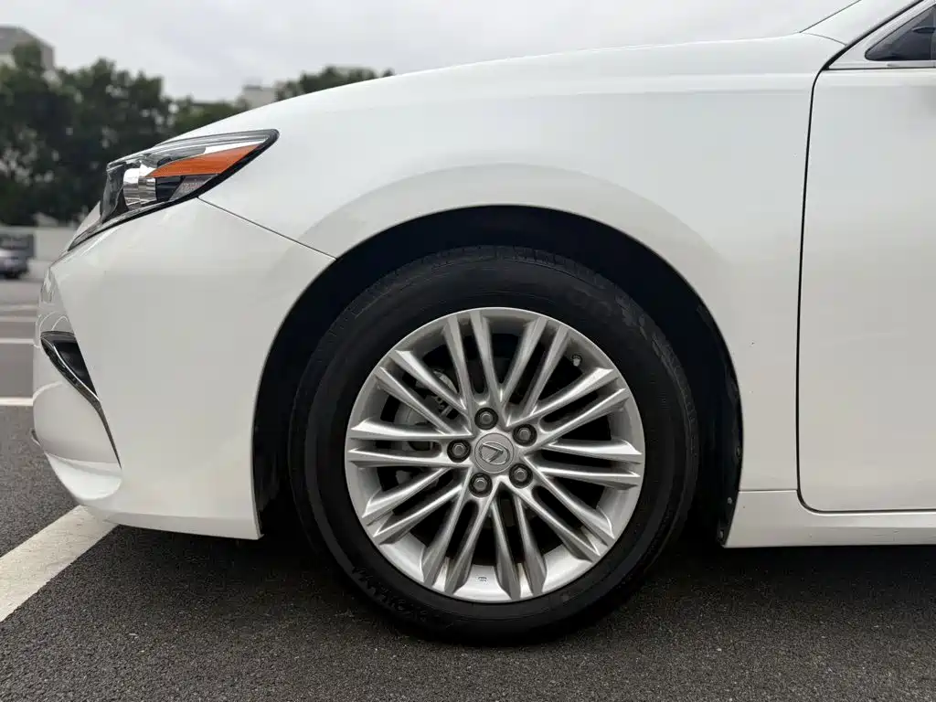 Lexus ES — миниатюра 8