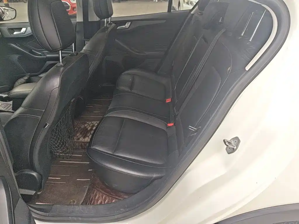 Ford Focus Active — миниатюра 17