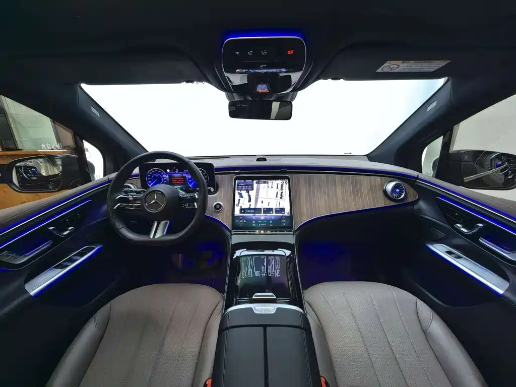 Mercedes-Benz EQE SUV — миниатюра 10
