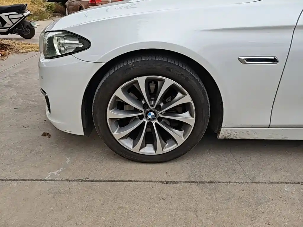 BMW 5 Series — миниатюра 23