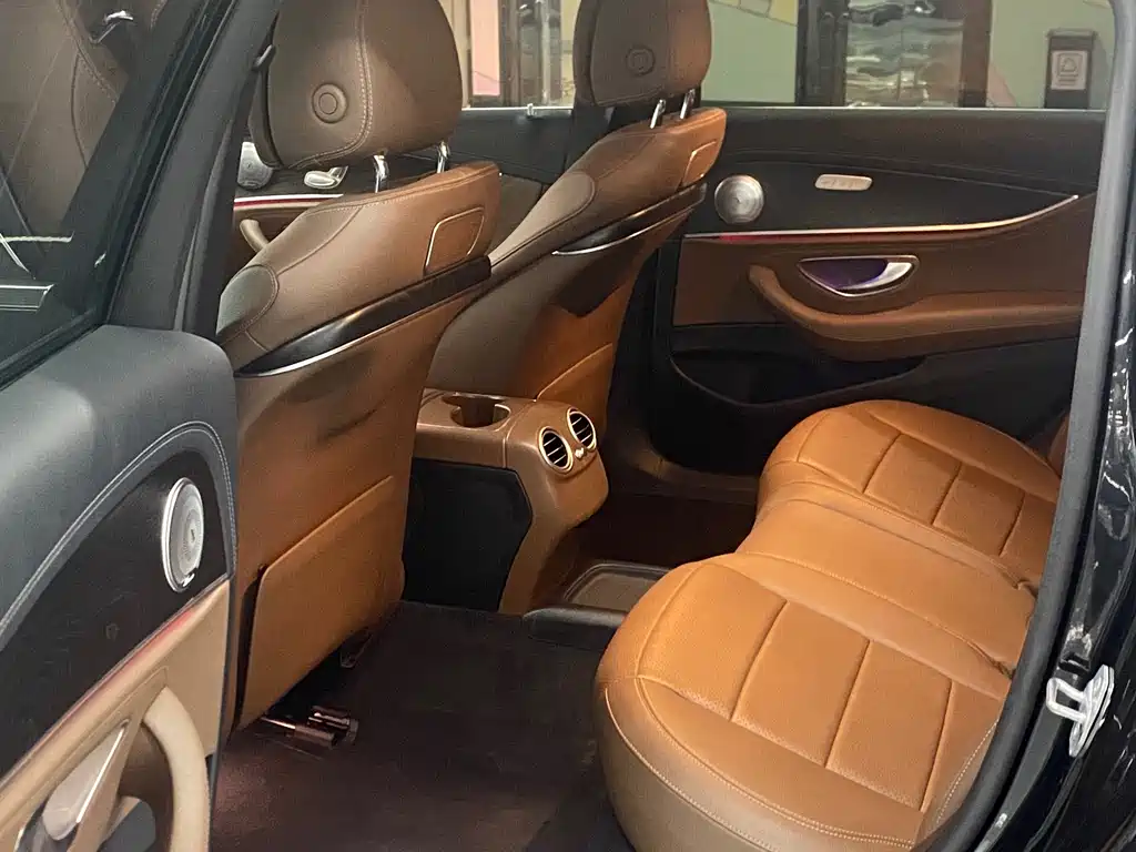 Mercedes-Benz E-Class — миниатюра 13