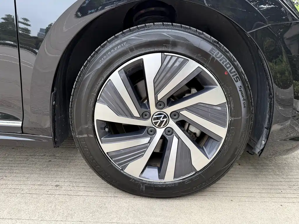 Volkswagen Passat PHEV — миниатюра 11