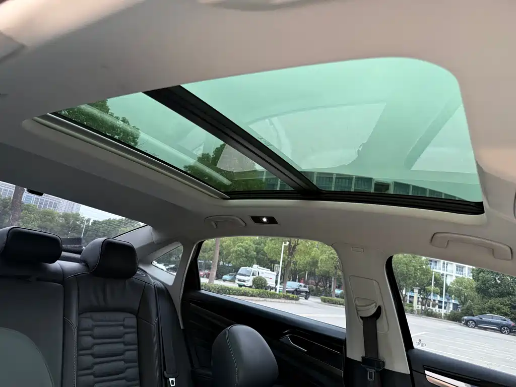 Volkswagen Passat PHEV — миниатюра 12