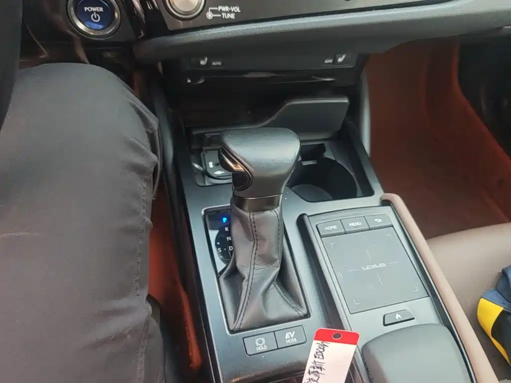 Lexus ES — миниатюра 14