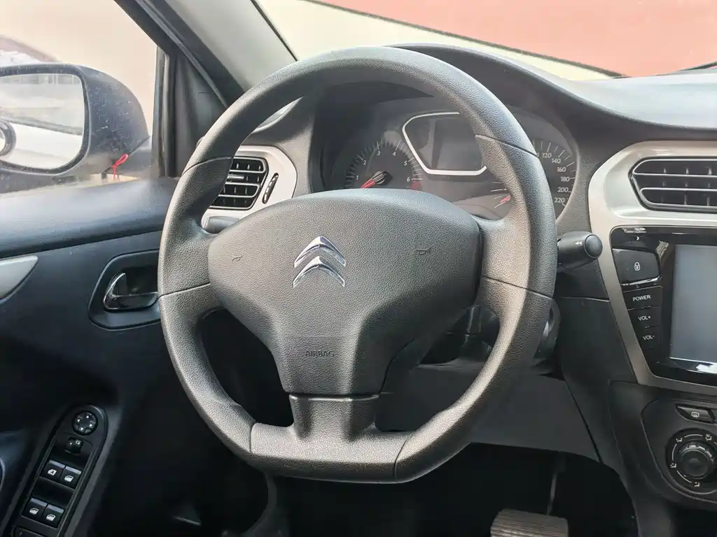 Citroen Elysee — миниатюра 7