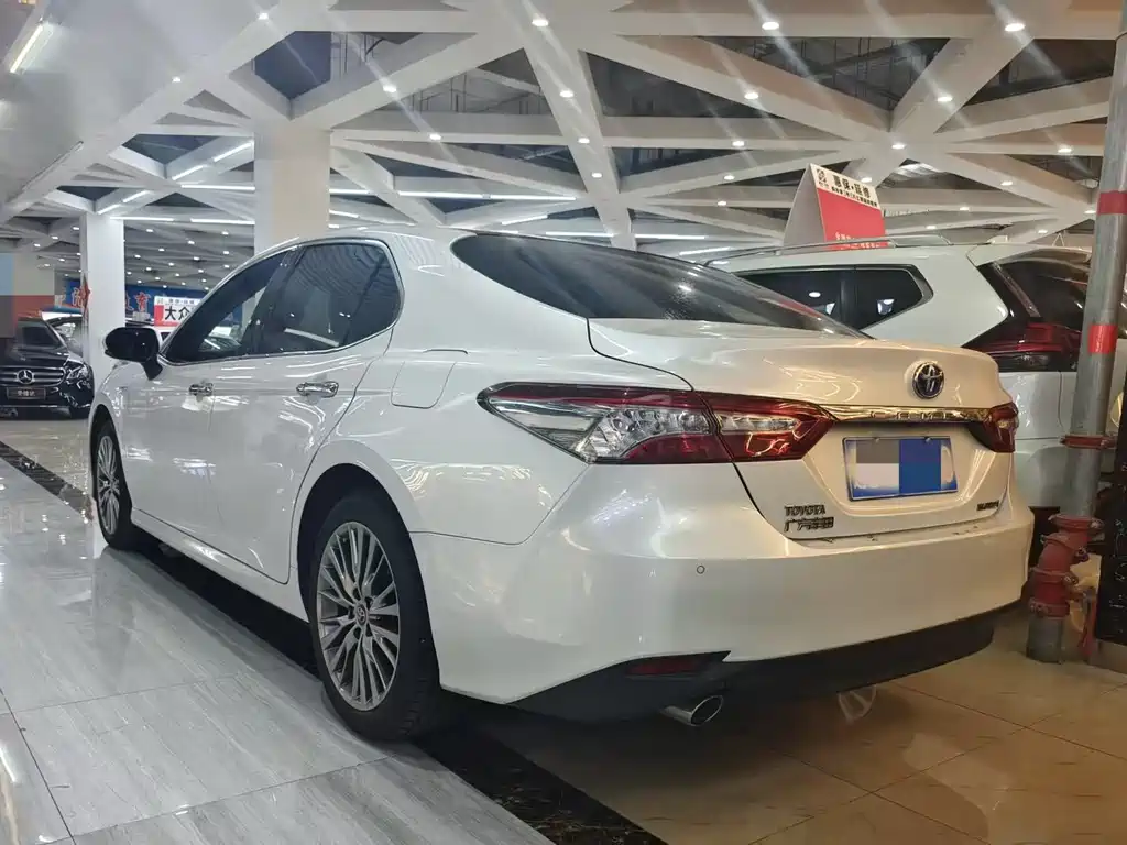 Toyota Camry — миниатюра 3