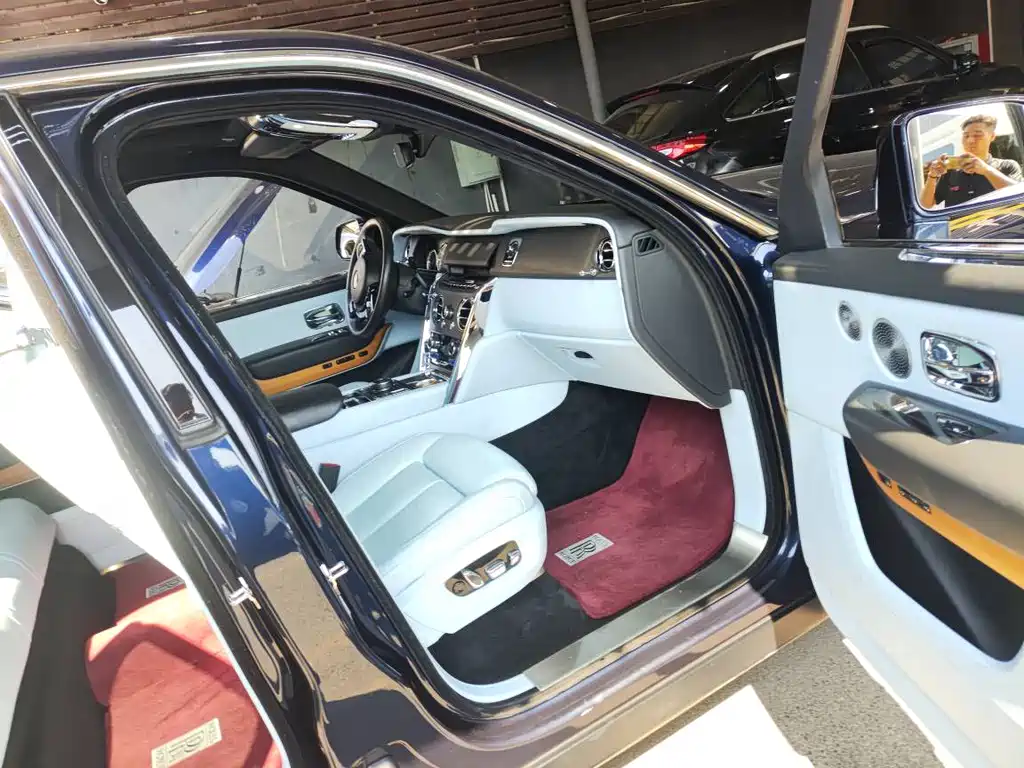 Rolls-Royce Cullinan 2018 мест