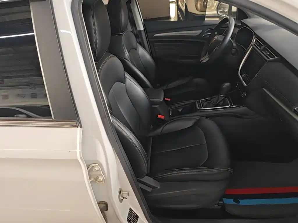 Roewe RX3 — миниатюра 25