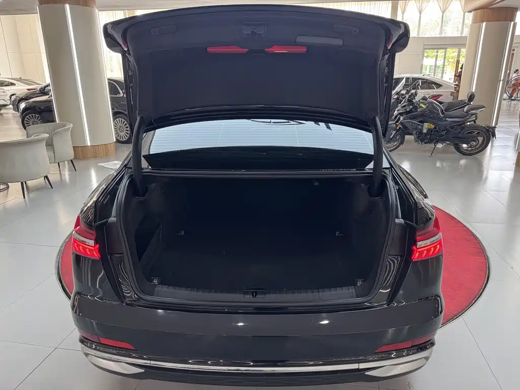 Audi A6L 2023 40 TFSI Luxury