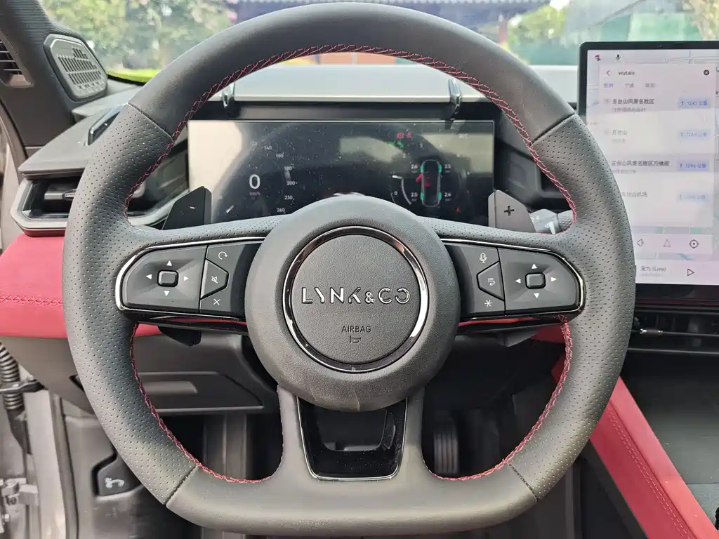 Lynk & Co 03 — миниатюра 4