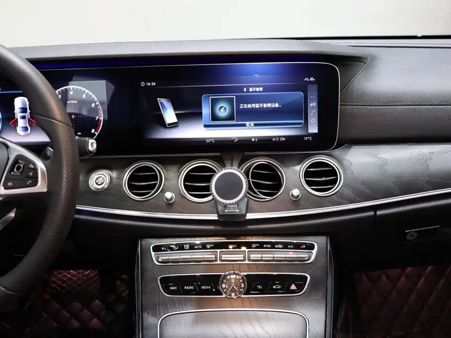 Mercedes-Benz E-Class — миниатюра 13