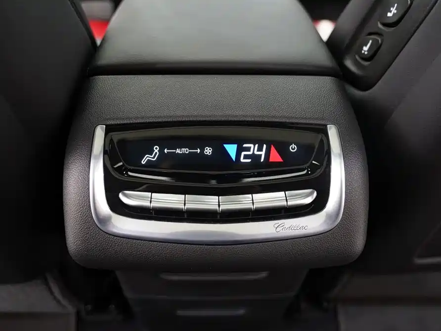 Cadillac XT6 — миниатюра 13