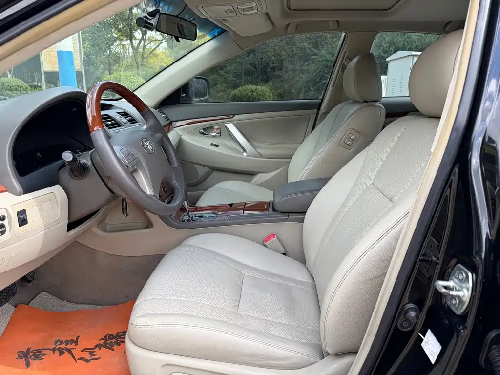 Toyota Camry — миниатюра 9