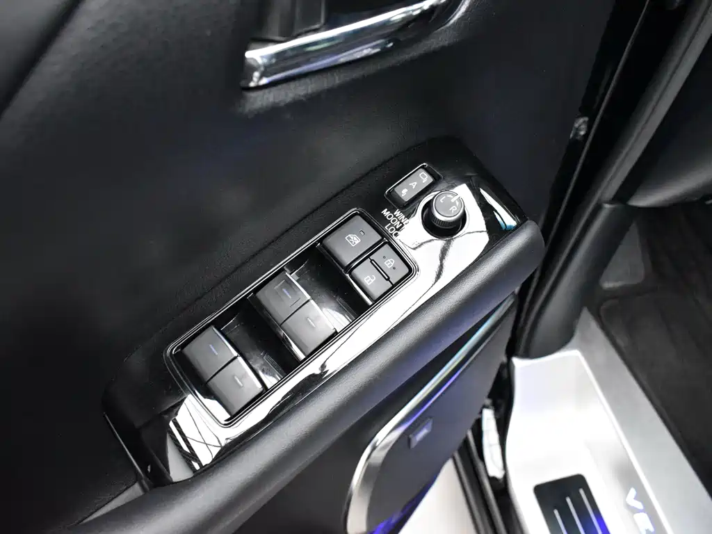 Toyota Vellfire — миниатюра 16