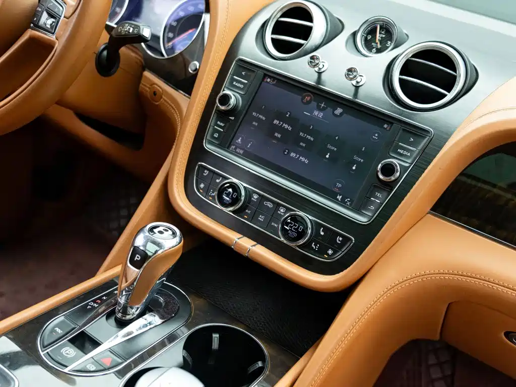 Bentley Bentayga — миниатюра 17