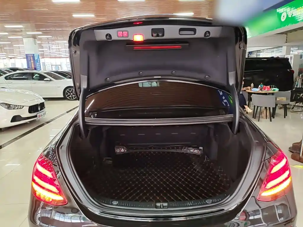 Mercedes-Benz E-Class — миниатюра 19