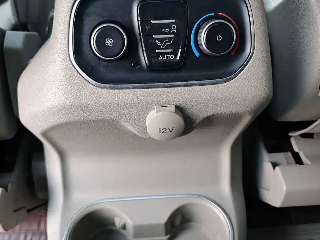 Ford Tourneo — миниатюра 18