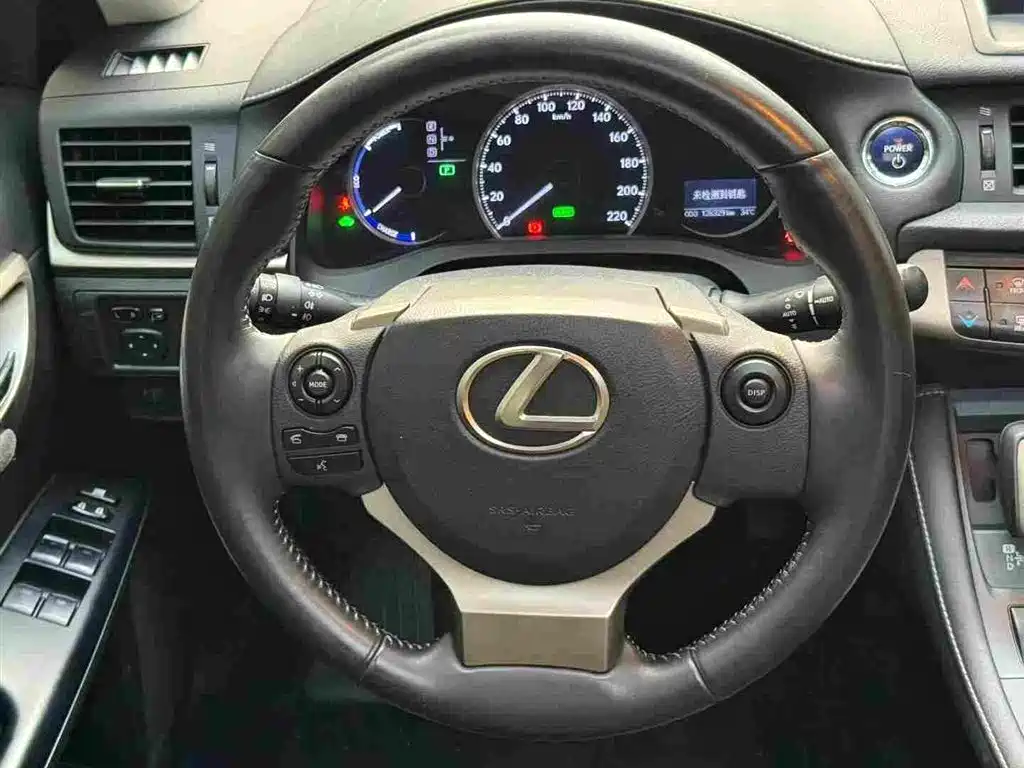Lexus CT — миниатюра 6
